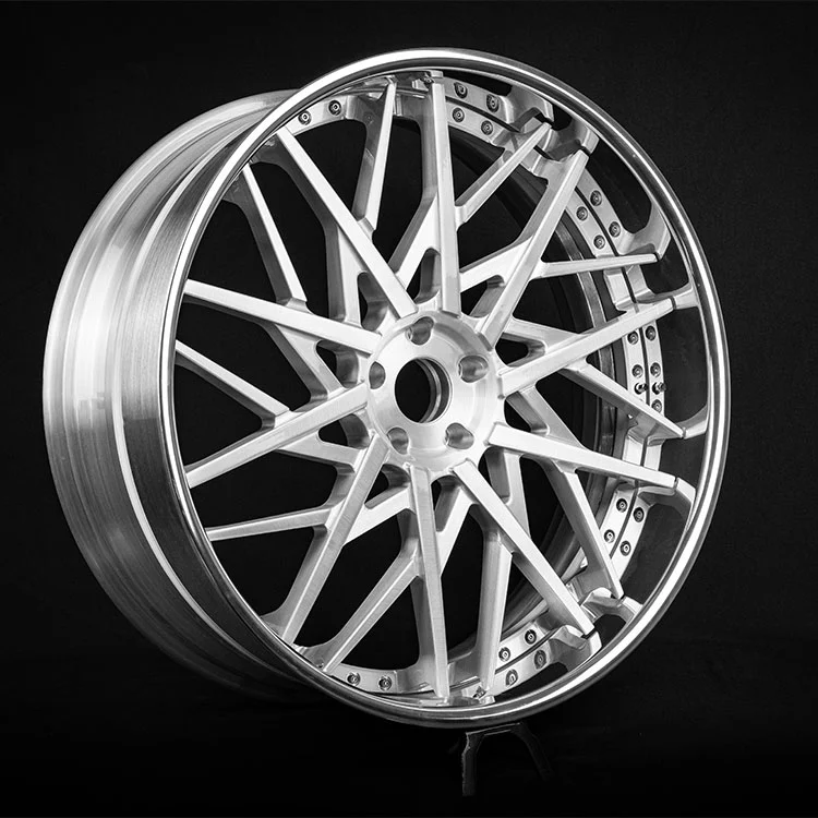 Ruote forgiate in 3 pezzi con labbro lucidato a specchio